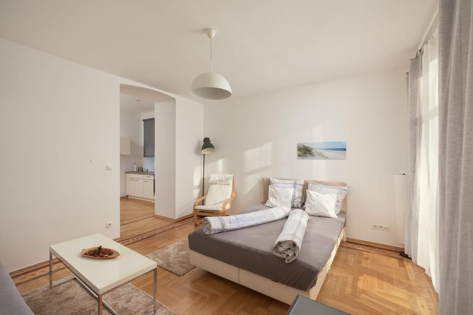 Historic Redesigned Schönbrunn Palace Apartments w Free Parking and 24h Check-in Apartment in Vienna