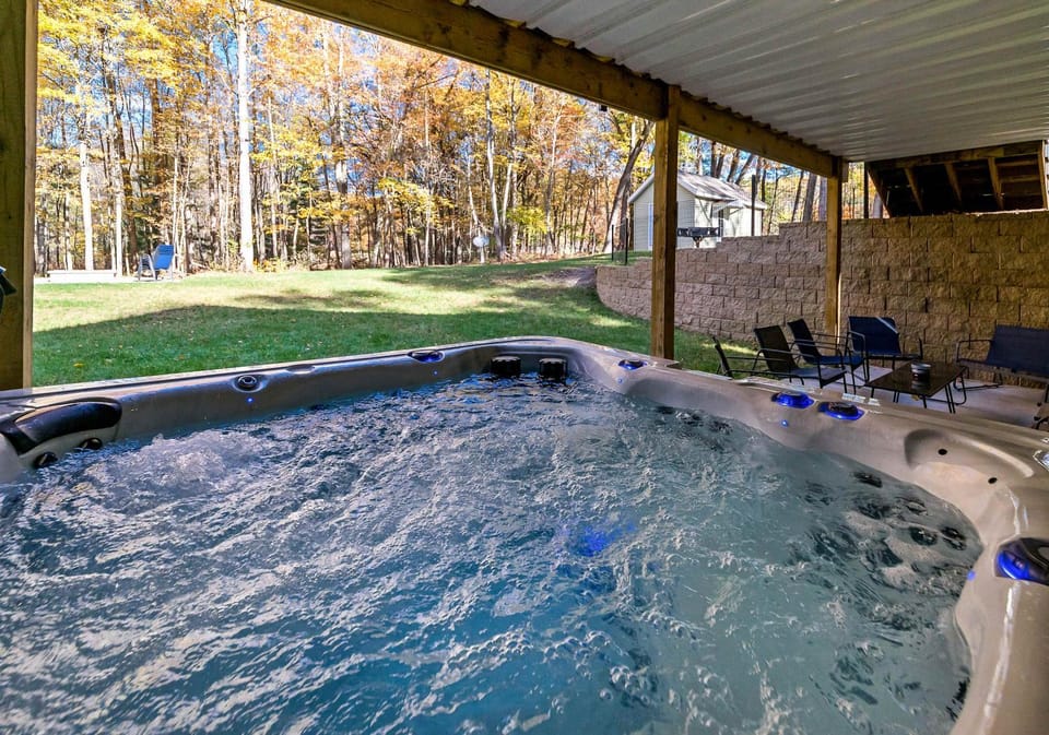 Day, Natural landscape, Hot Tub, View (from property/room), Seating area, Autumn, Seasons