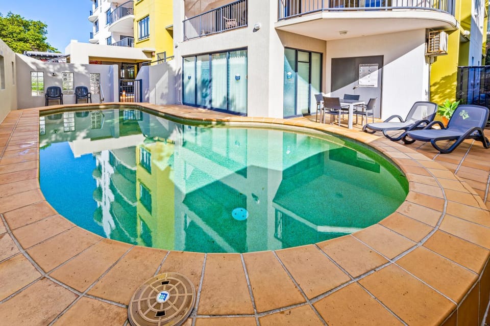 Pool view, Swimming pool, sunbed