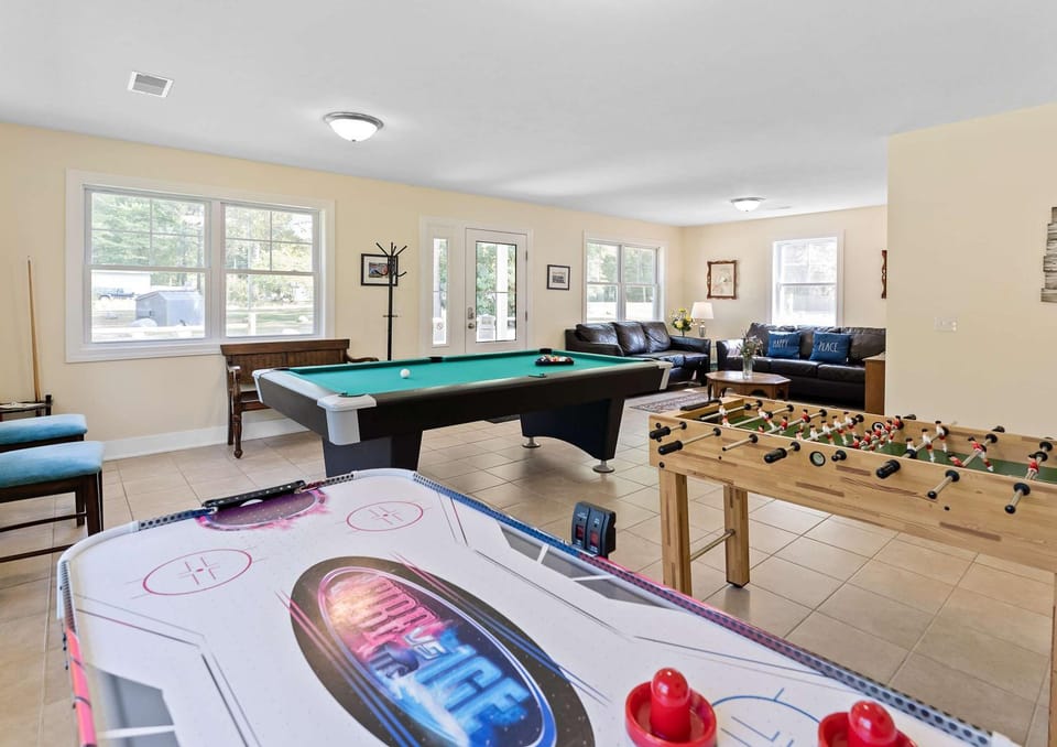 Dual Homes-Lucky Duck Lk Access w-Hot Tub-Hawks Haven Lakefront w-Big Yard Fire Pit House in Michigan