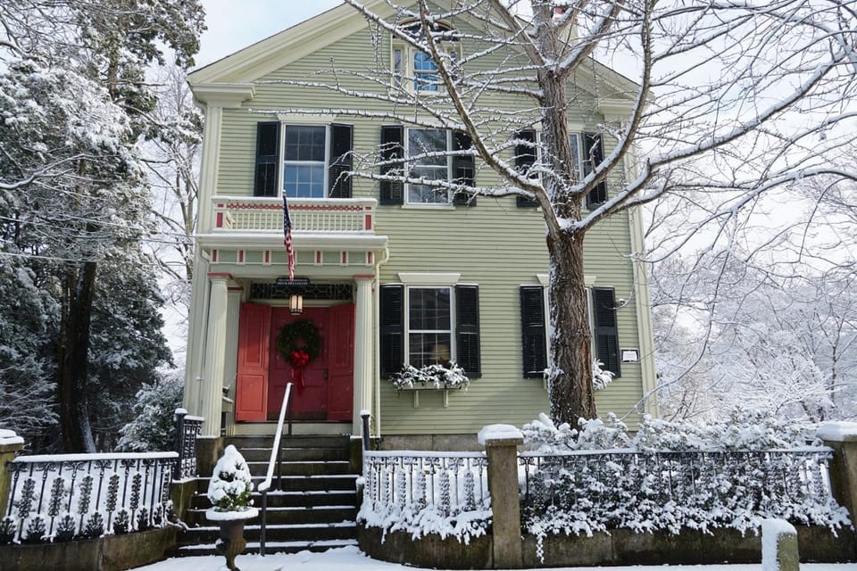 Property building, Facade/entrance, Winter