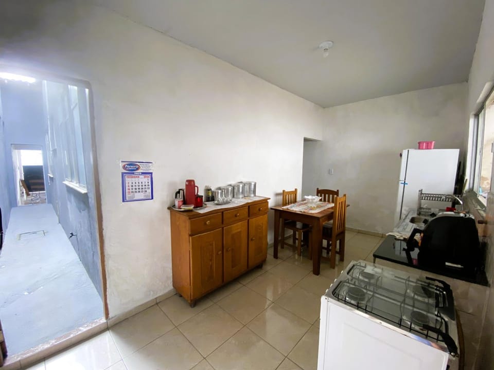 Coffee/tea facilities, Kitchen or kitchenette, Dining area, minibar, oven, toaster