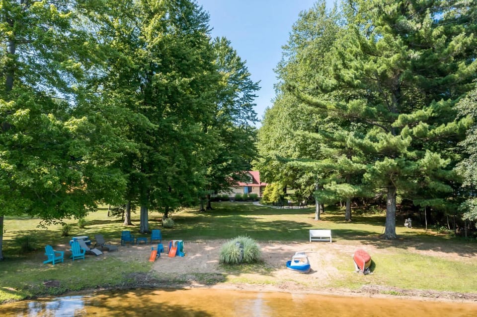 Upper Scott Lake Retreat - Scenic and Stunning Lakefront Home with Large Yard House in Michigan