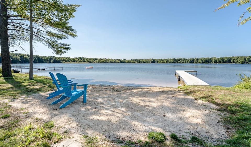 Hawks Haven - Spacious Lakefront Home with Firepit Near South Haven House in Michigan