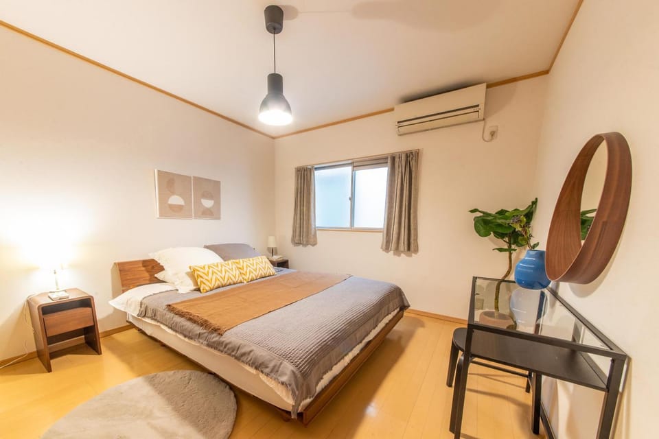 Bed, Photo of the whole room, Bedroom, air conditioner