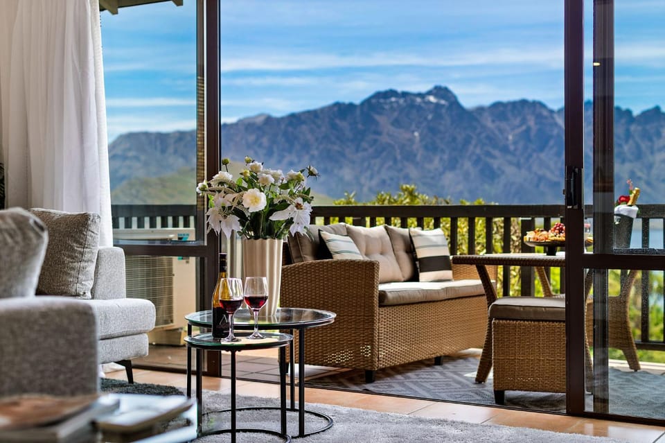 Patio, View (from property/room), Balcony/Terrace, Living room, Seating area
