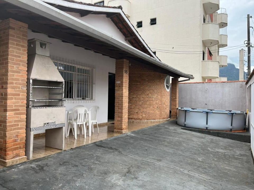 Casa agradável e confortável a 80m da praia House in Caraguatatuba