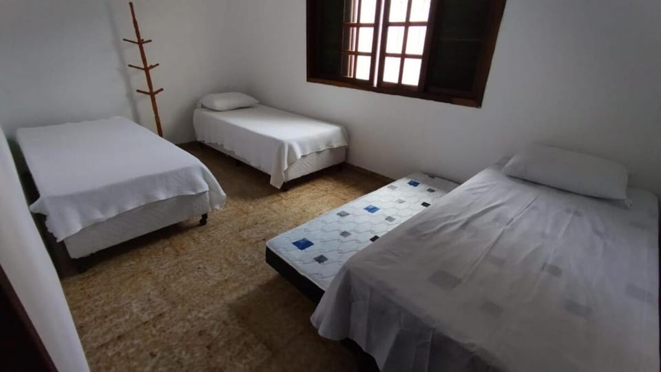 Casa agradável e confortável a 80m da praia House in Caraguatatuba
