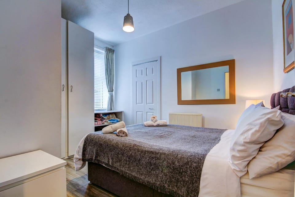 Bed, Photo of the whole room, Bedroom