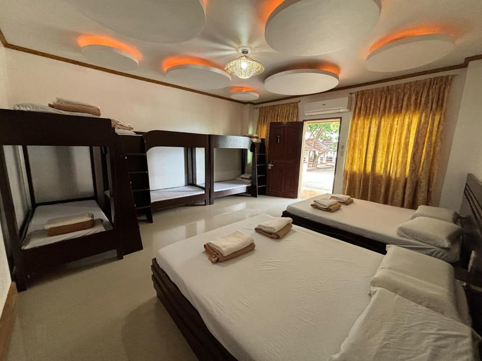 Bed, TV and multimedia, Bedroom, towels, air conditioner