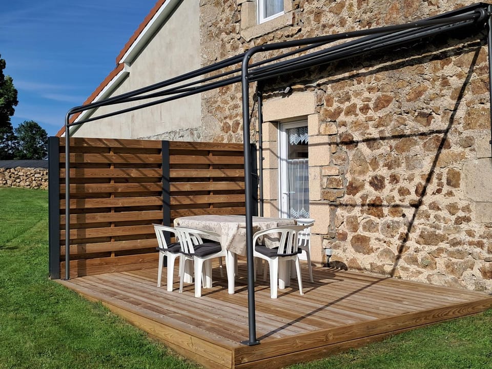 Gîte de Charme pour 6 personnes avec Terrasse et Wifi Country House in Auvergne-Rhône-Alpes