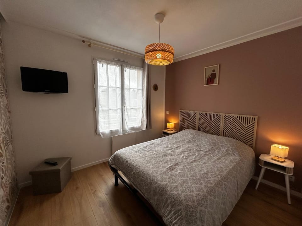 T2 rénové avec WiFi et parking à 200m des Thermes - FR-1-541-169 Apartment in Nouvelle-Aquitaine