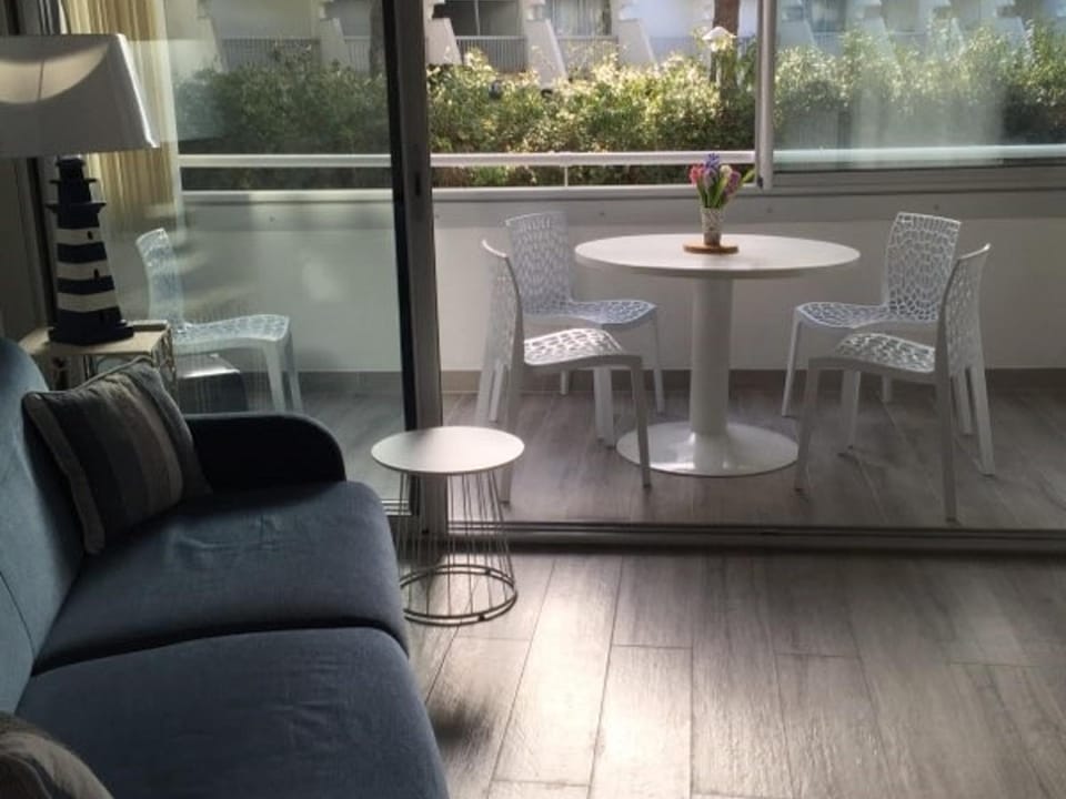 Appartement 2 pièces cabine climatisé pour 4 personnes au Grau du Roi avec parking - FR-1-731-128 Cabin in Le Grau-du-Roi