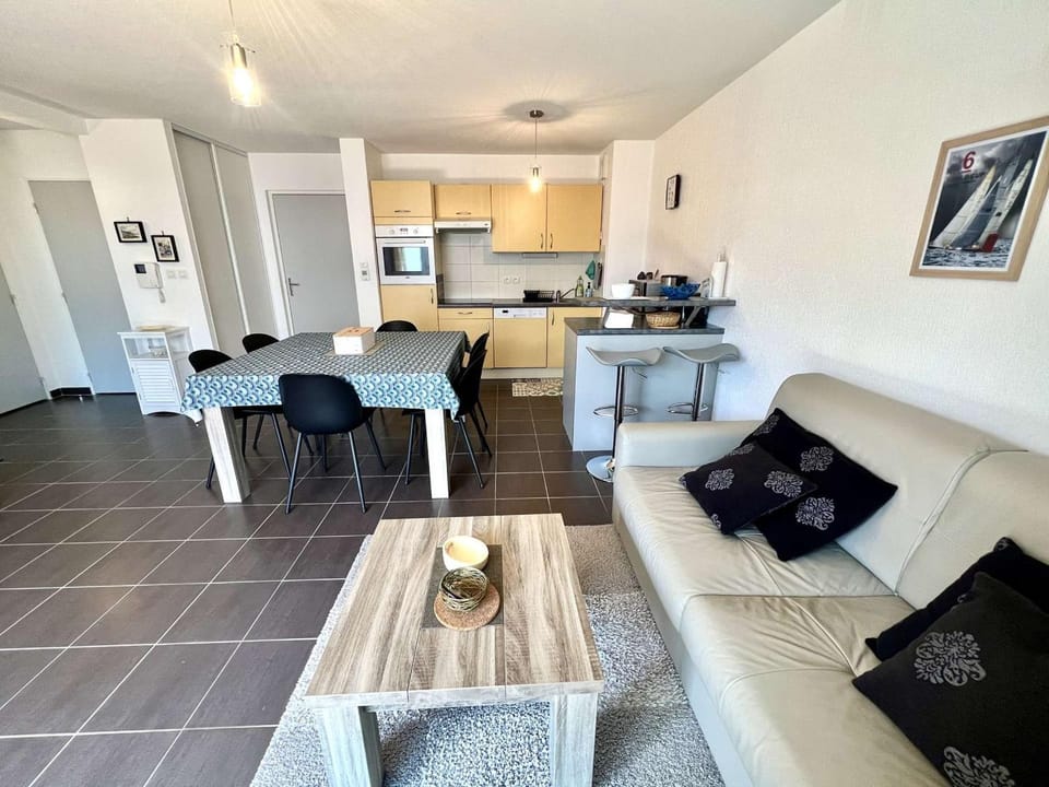 Étel: Appartement T2, Terrasse Sud, Près du Port, Parking, Animaux Permis - FR-1-479-218 Apartment in Étel