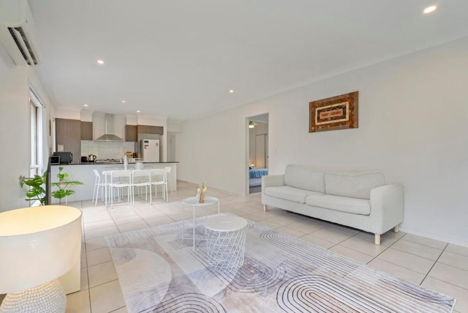 Kitchen or kitchenette, Living room, Seating area, Dining area, pet friendly, stove