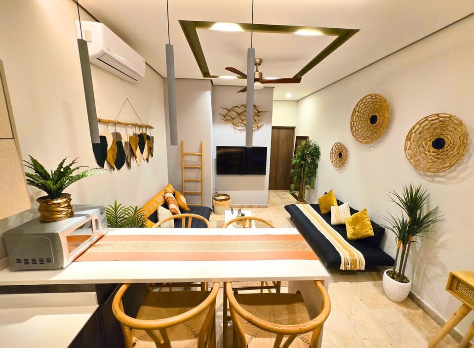 TV and multimedia, Living room, Seating area, air conditioner