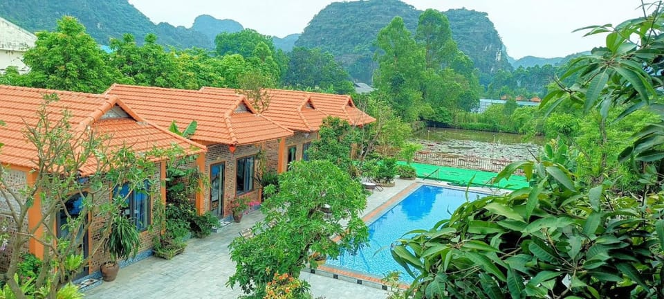 Day, Natural landscape, Mountain view, Pool view