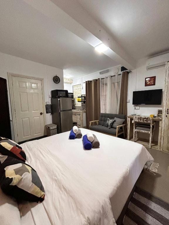 TRR3 Apt near Beach with Fine Cuisine & Pool Bed and Breakfast in Grand Baie