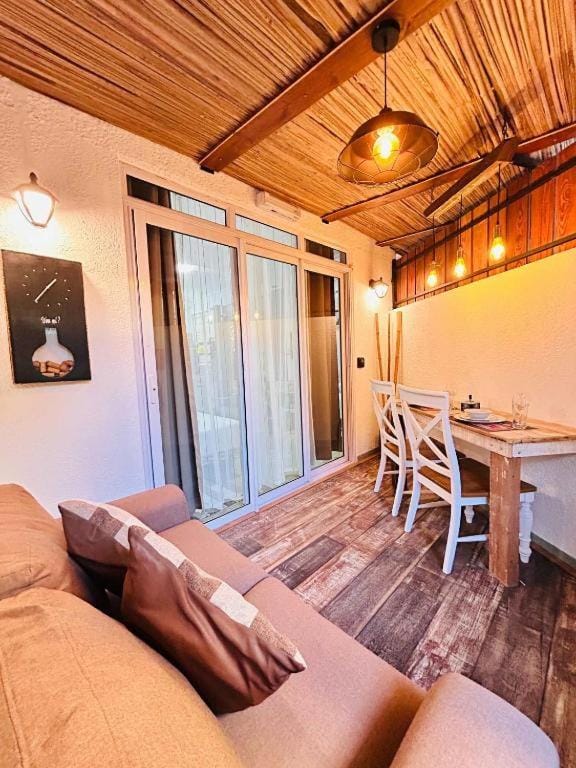 TRR3 Apt near Beach with Fine Cuisine & Pool Bed and Breakfast in Grand Baie