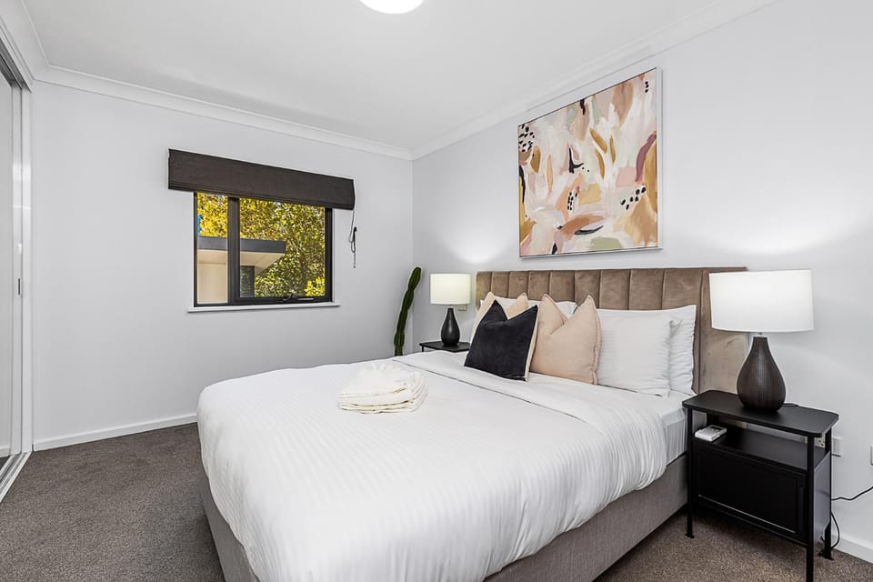 Bed, Photo of the whole room, Decorative detail, Bedroom