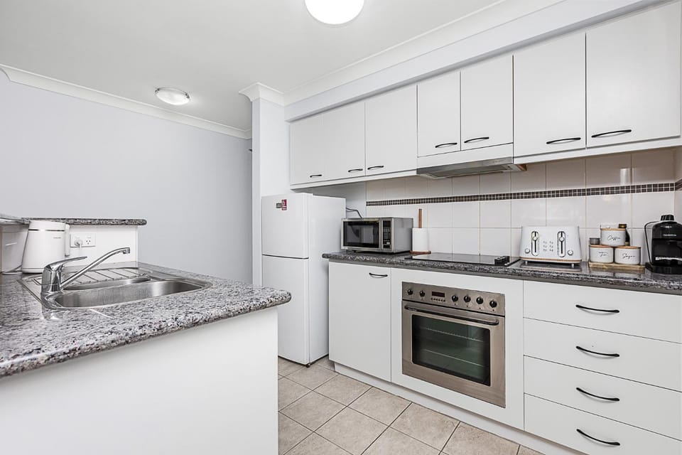 Coffee/tea facilities, toaster, kitchen