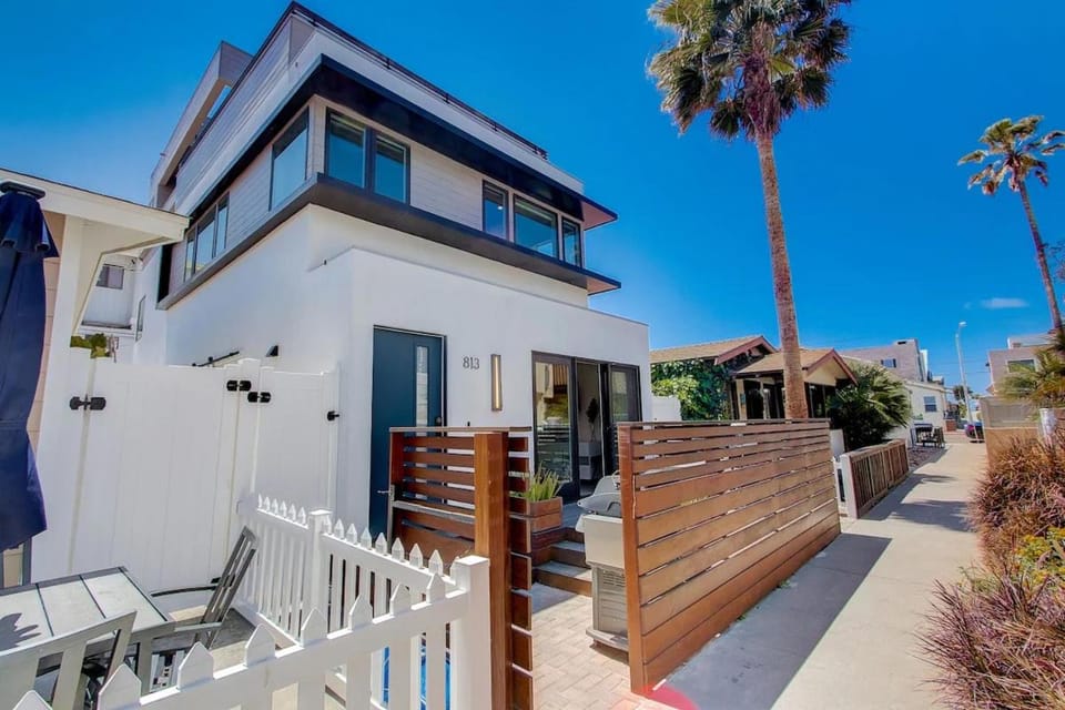 Ocean View Luxury Beach Homes With AC and Parking House in Mission Beach