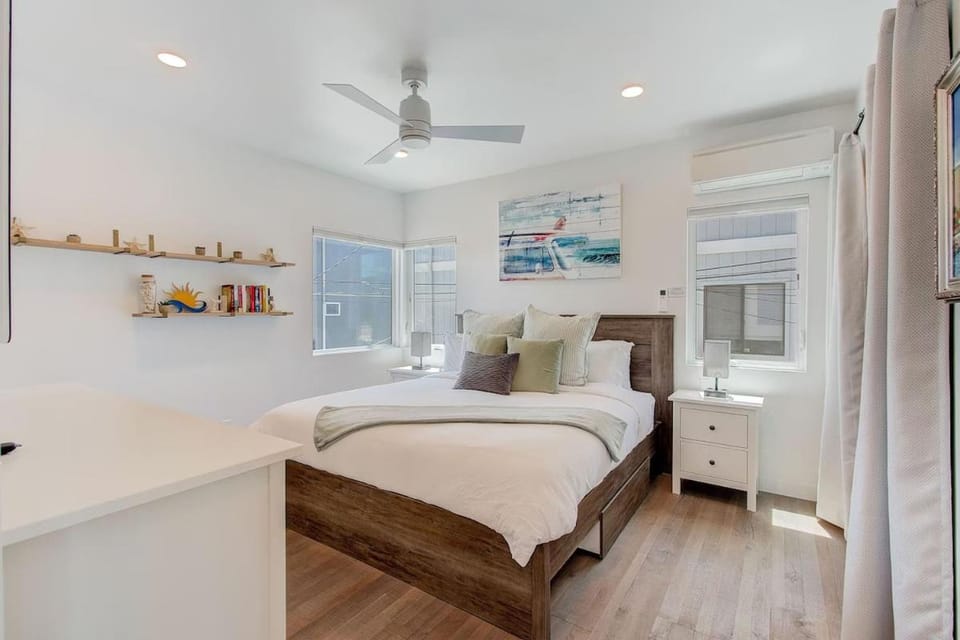Ocean View Luxury Beach Homes With AC and Parking House in Mission Beach