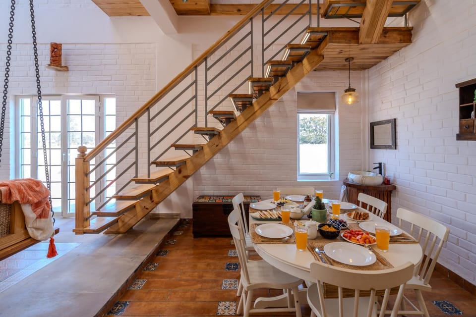 Living room, Food and drinks, Seating area, Dining area, Food, Breakfast, Continental breakfast