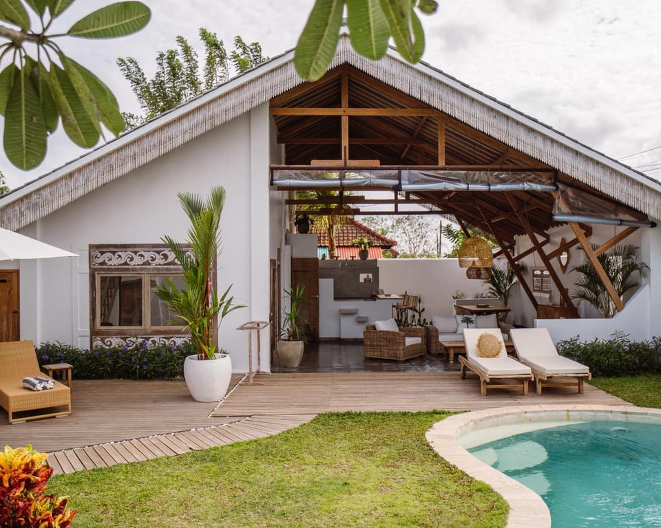Garden, Living room, Seating area, Pool view, Swimming pool, sunbed