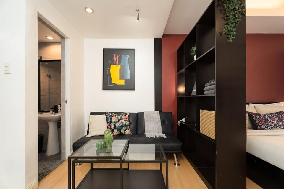 Tranquil Greenbelt Makati Condo - Free Pool Access Apartment in Pasay