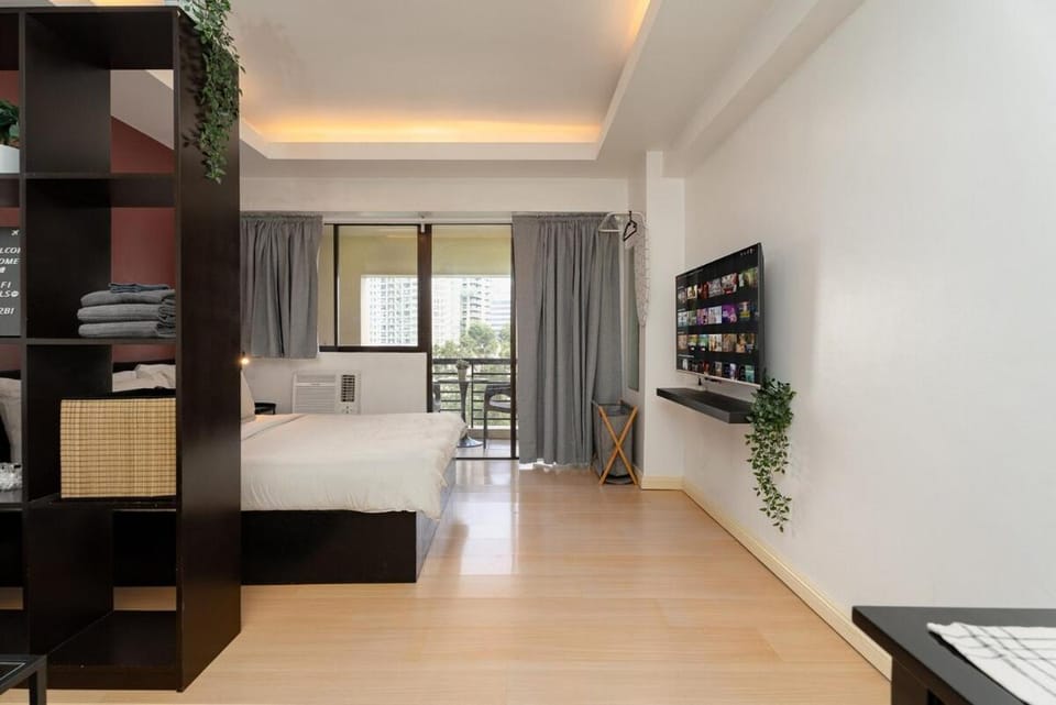 Tranquil Greenbelt Makati Condo - Free Pool Access Apartment in Pasay