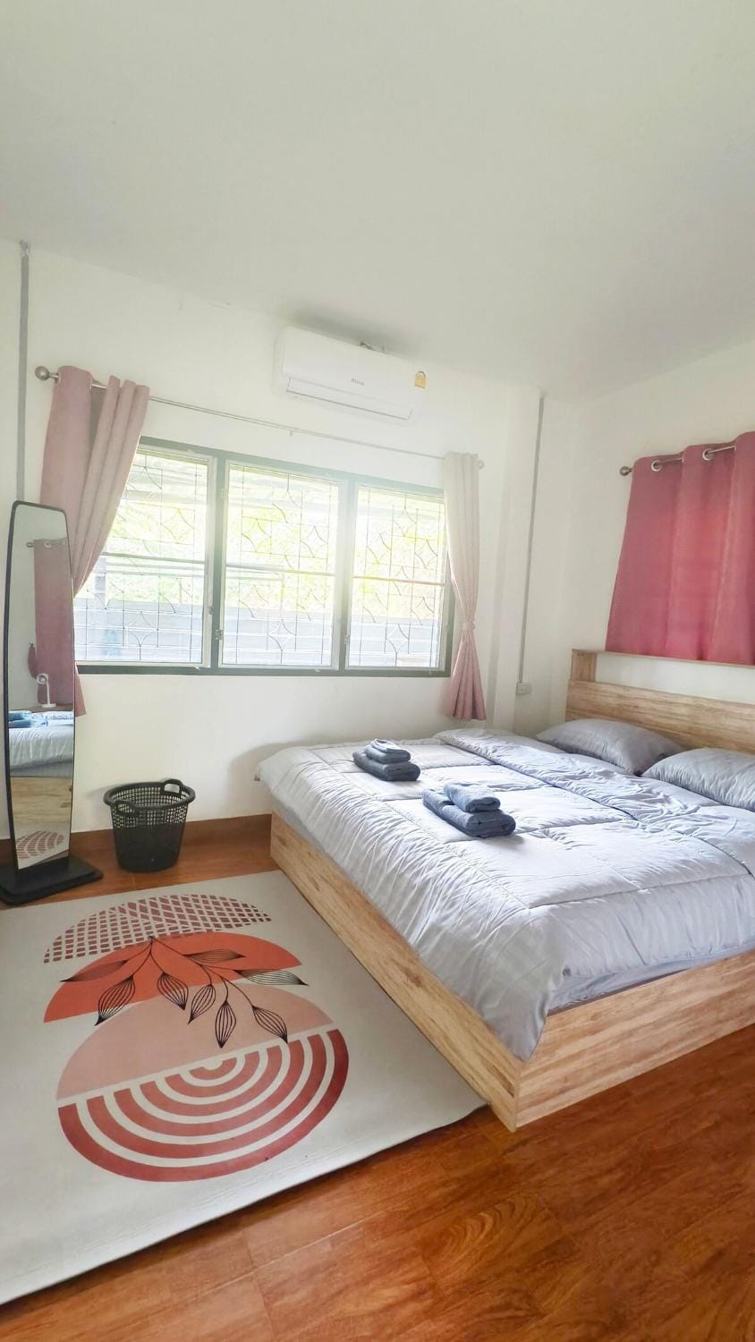 Bed, Photo of the whole room, Bedroom, air conditioner