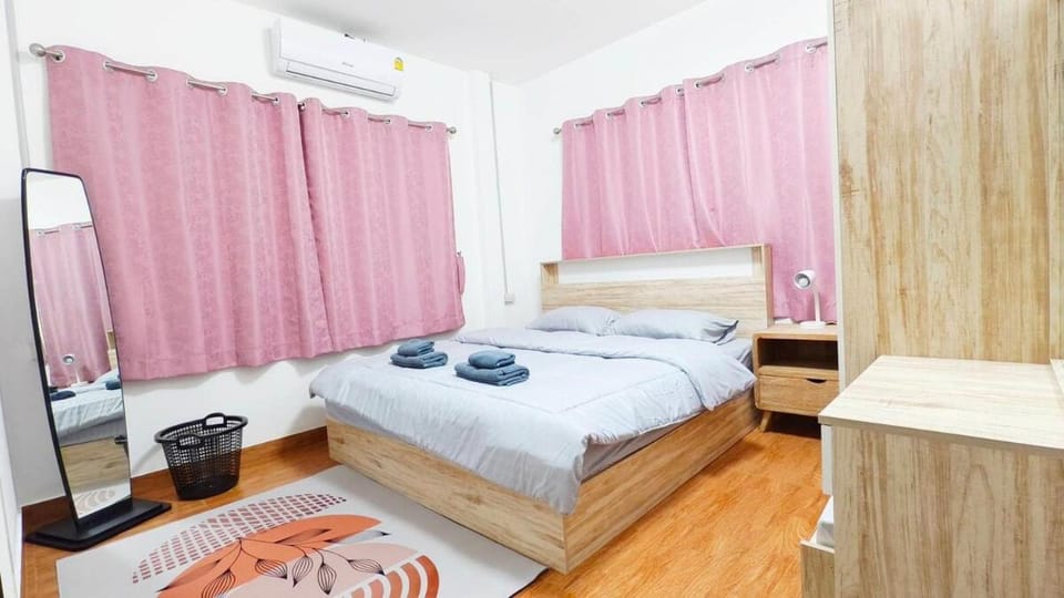 Bed, Photo of the whole room, Bedroom, towels, air conditioner
