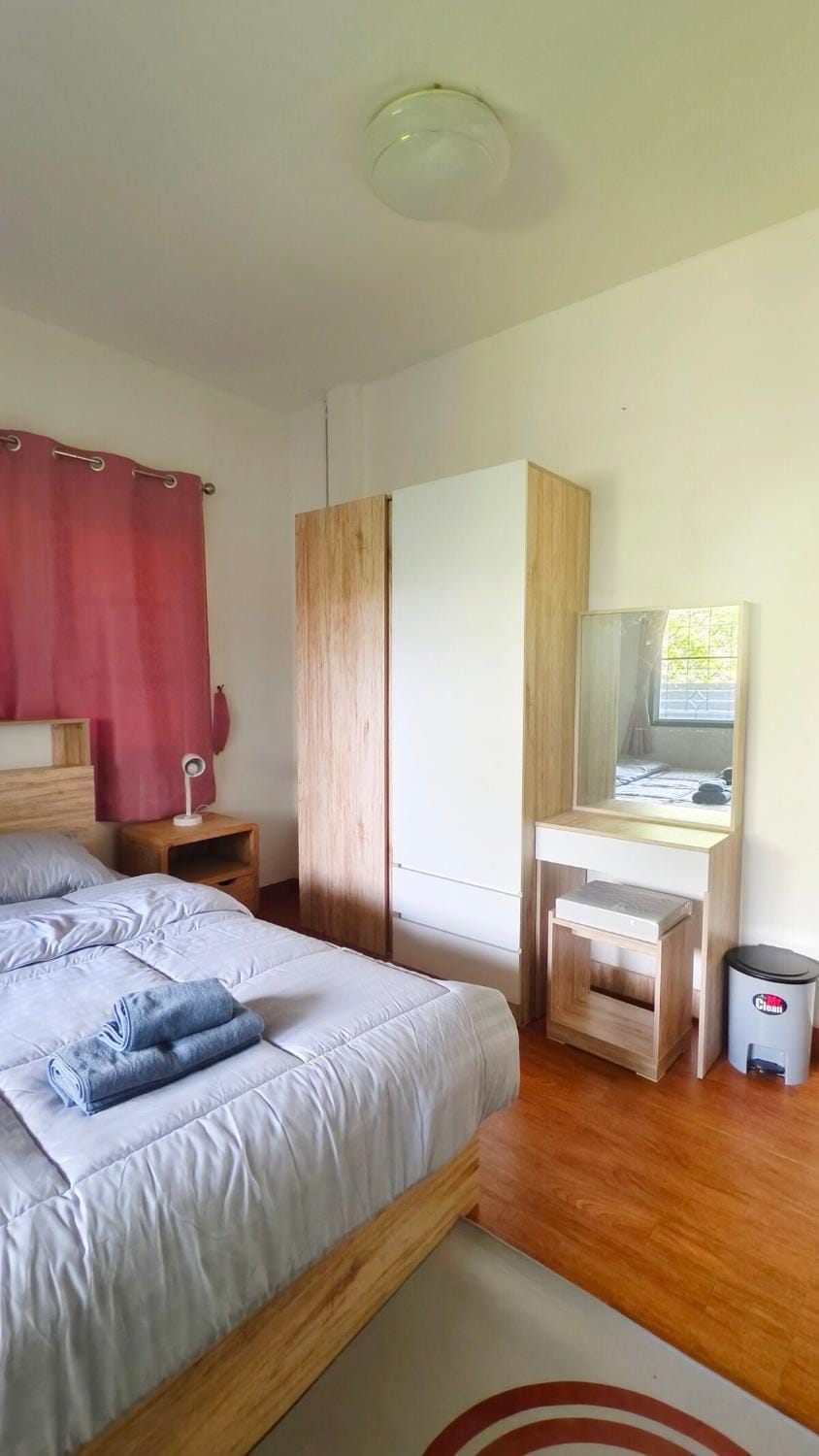Bed, Photo of the whole room, Bedroom, wardrobe