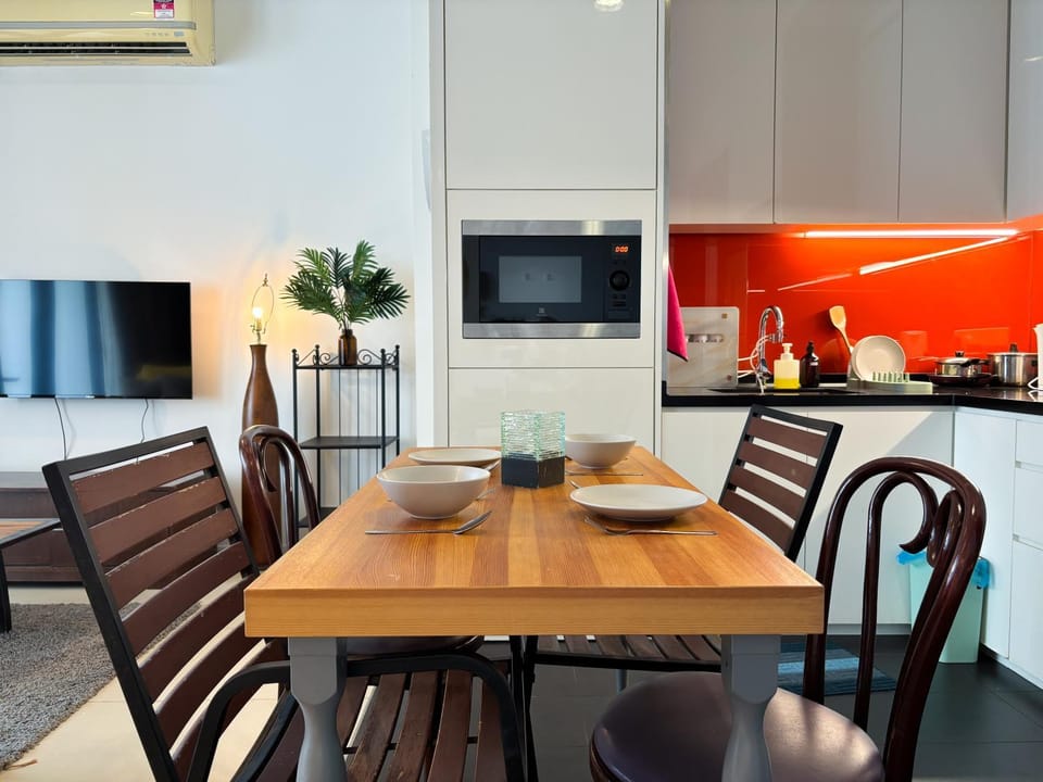 Kitchen or kitchenette, Seating area, Dining area