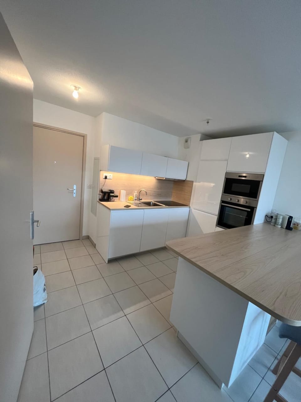 Kitchen or kitchenette, oven, stove
