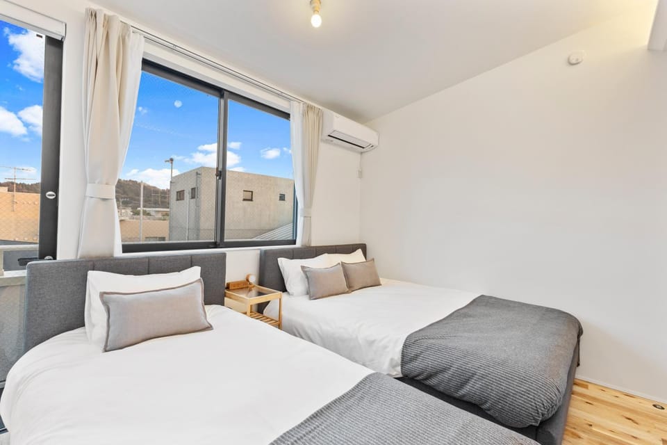 Bed, Photo of the whole room, Bedroom, air conditioner