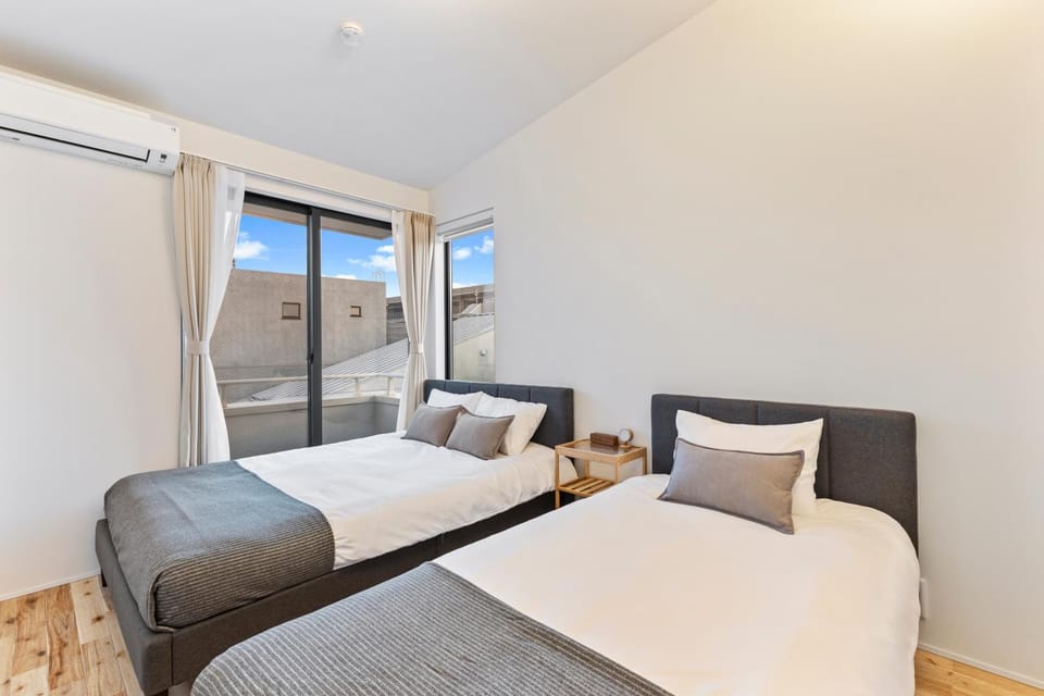 Bed, Photo of the whole room, Bedroom, air conditioner