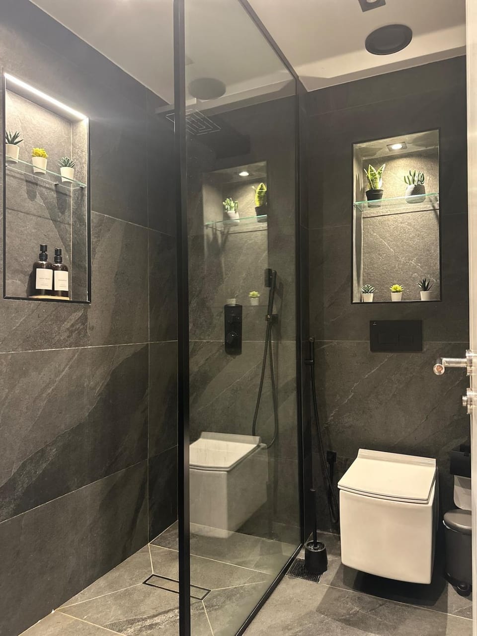Ultimate 5BR Luxury I 2500 sqf I Burj Inner Circle Apartment in Dubai