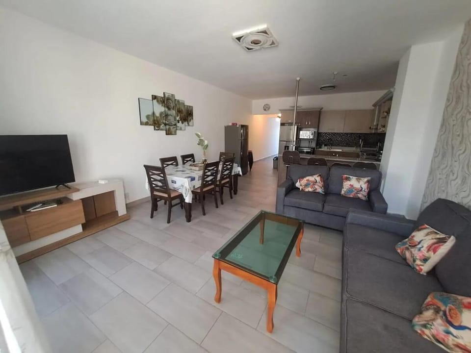 Communal lounge/ TV room, TV and multimedia, Kitchen or kitchenette, Living room, Seating area, Dining area, Evening entertainment