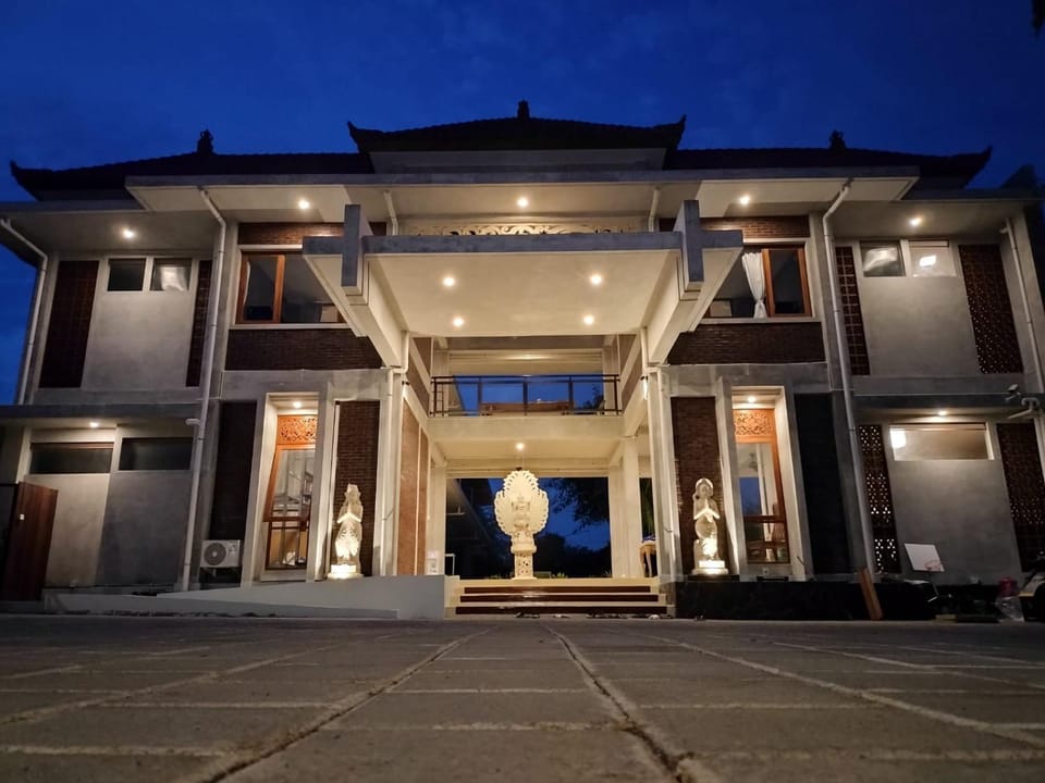 Facade/entrance