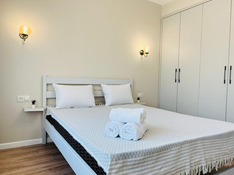 Bed, Photo of the whole room, Bedroom, towels, wardrobe