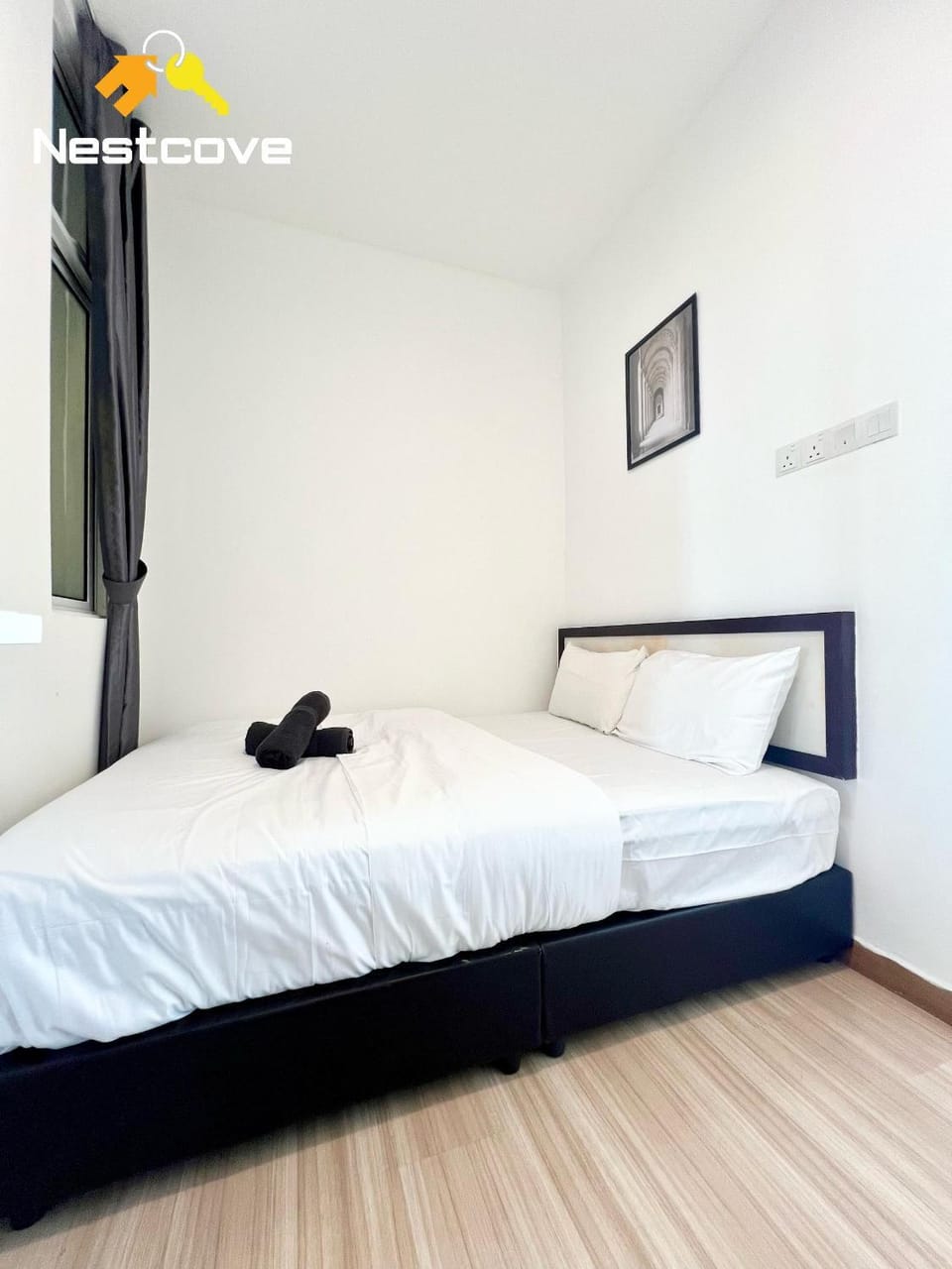 Bed, Photo of the whole room, Bedroom, towels