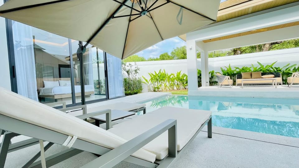 Day, Pool view, Swimming pool, sunbed