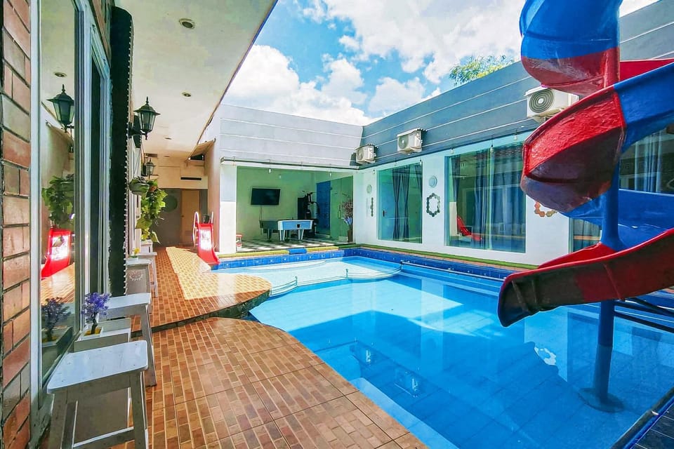 Swimming pool