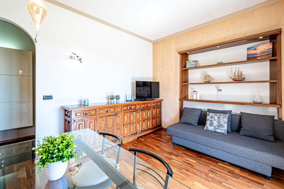 TV and multimedia, Living room, Dining area