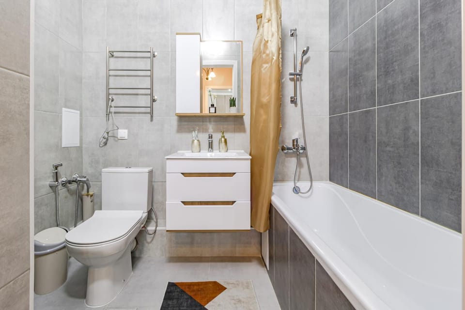 Toilet, Bathroom, towels