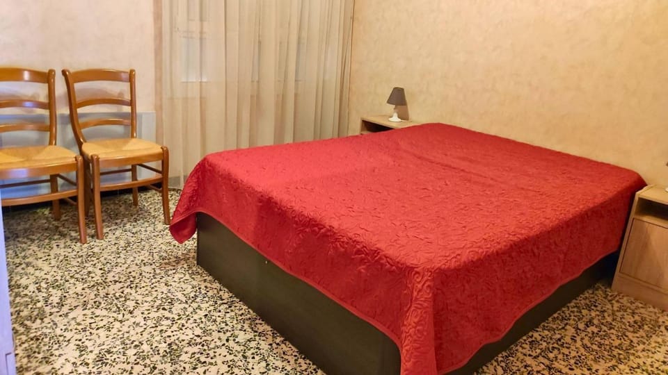 T2- Piscine- Commerces- Plages- Clim Apartment in Le Lavandou