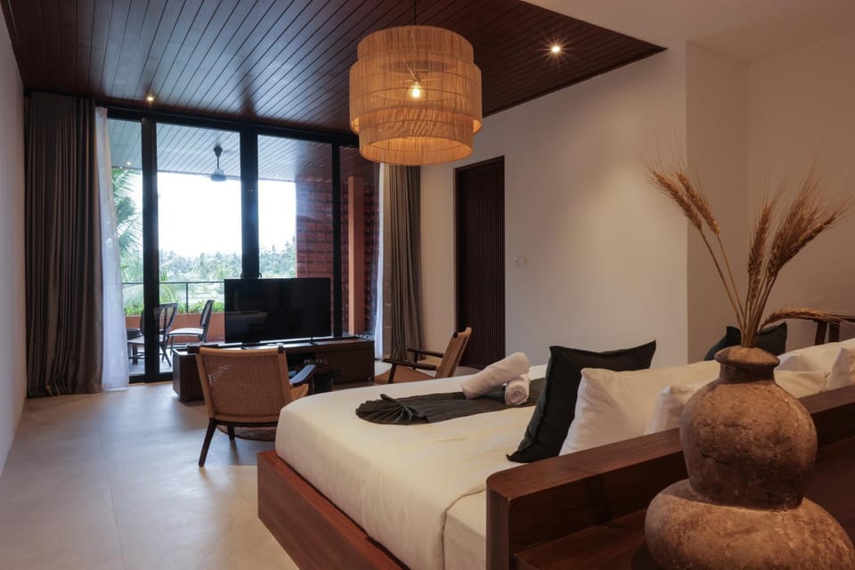 Bed, TV and multimedia, Photo of the whole room, Seating area, Bedroom