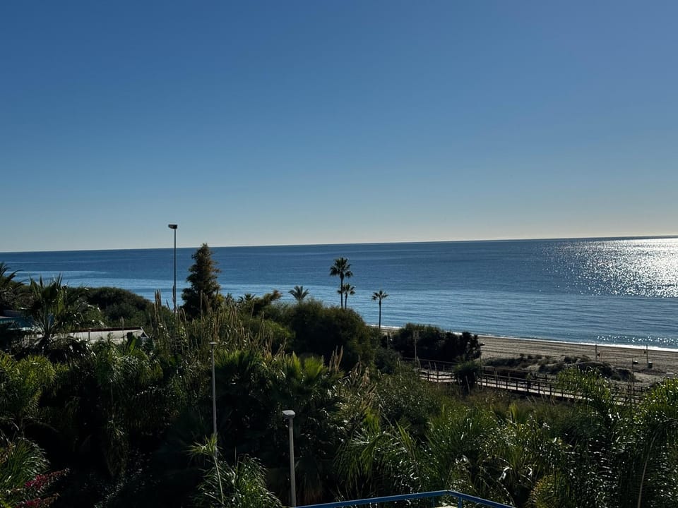 Banana Beach Front line beach III - EaW Homes Apartment in Marbella